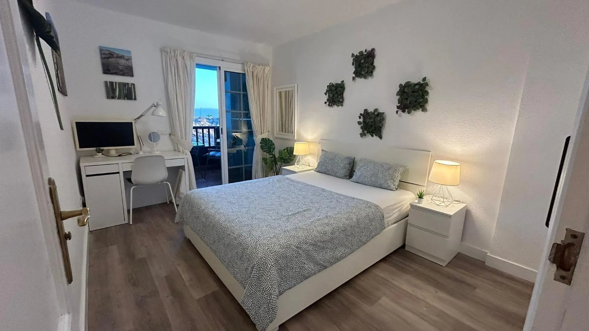 Hübsche Ferienwohnung mit 2 Schlafzimmern, Pool und WLAN, Strandnähe Callao Salvaje 0*,  Spanien