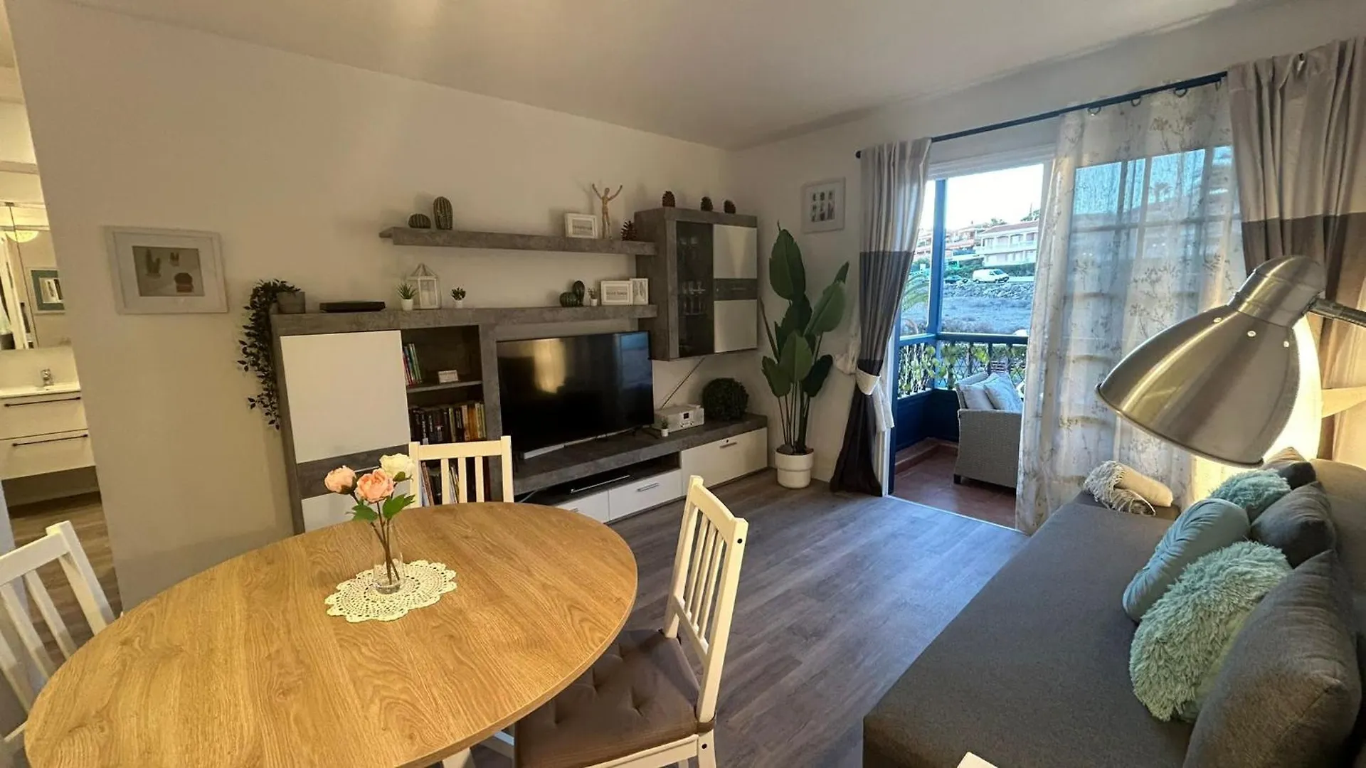 Hübsche Ferienwohnung mit 2 Schlafzimmern, Pool und WLAN, Strandnähe Callao Salvaje Apartment
