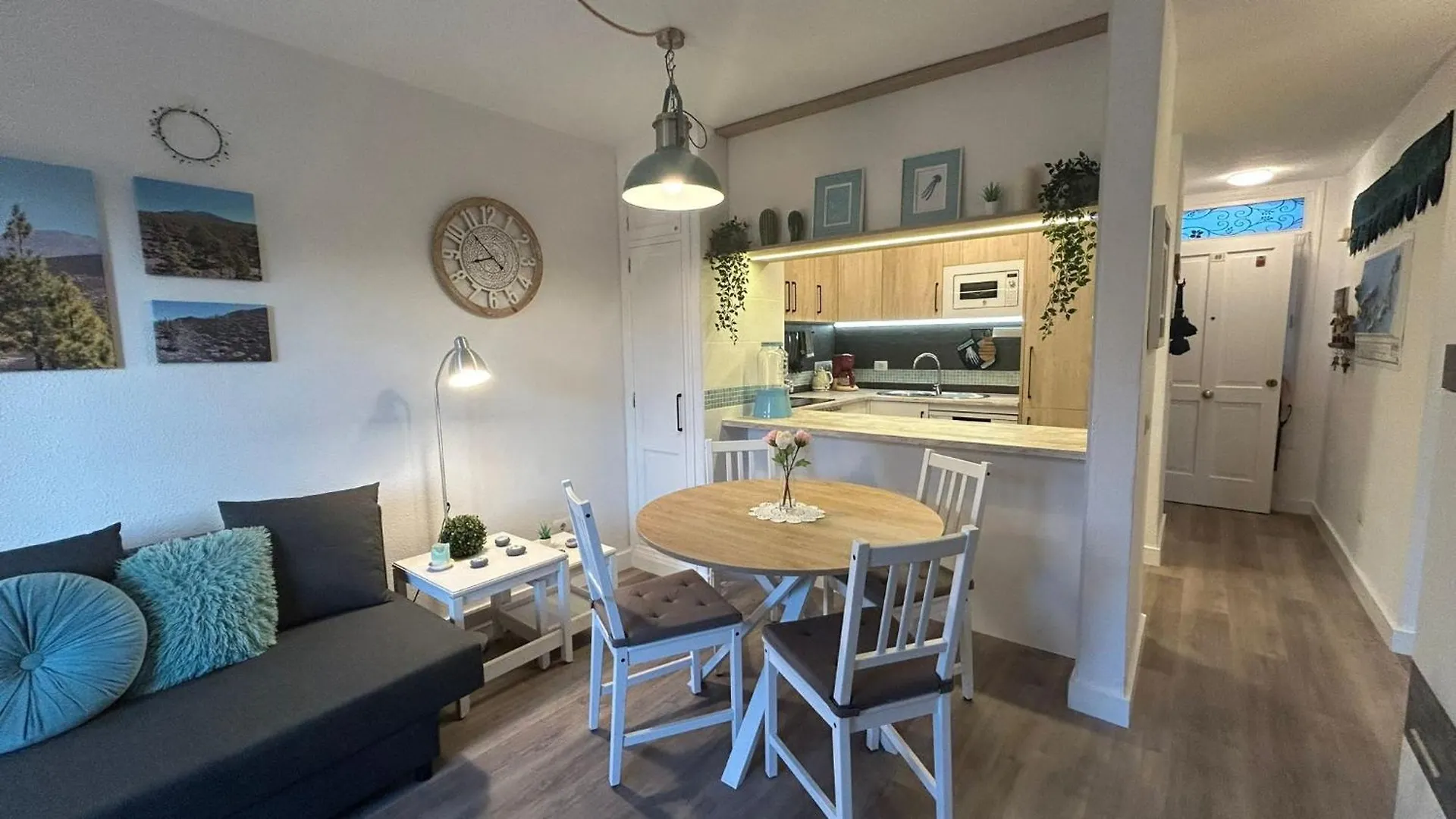 Hübsche Ferienwohnung mit 2 Schlafzimmern, Pool und WLAN, Strandnähe Callao Salvaje 0*,  Spanien